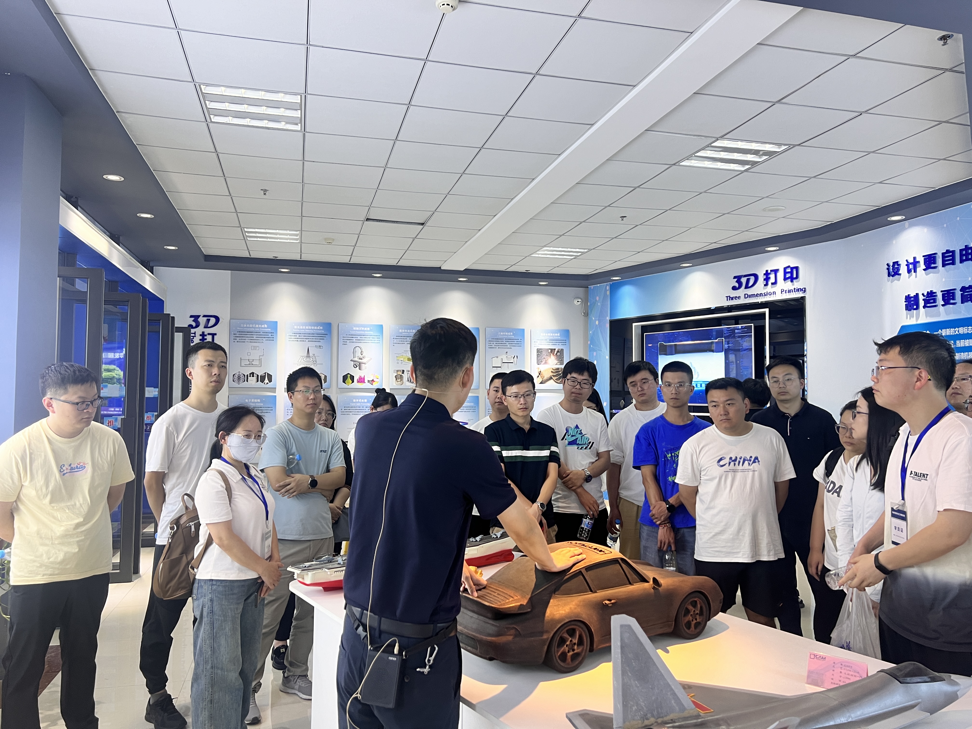 6.25现场教学-渭南高新区3D打印产业培育基地3.JPG